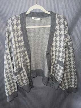 Idem Ditto Gray and White Houndstooth Knit Button-Up Cardigan